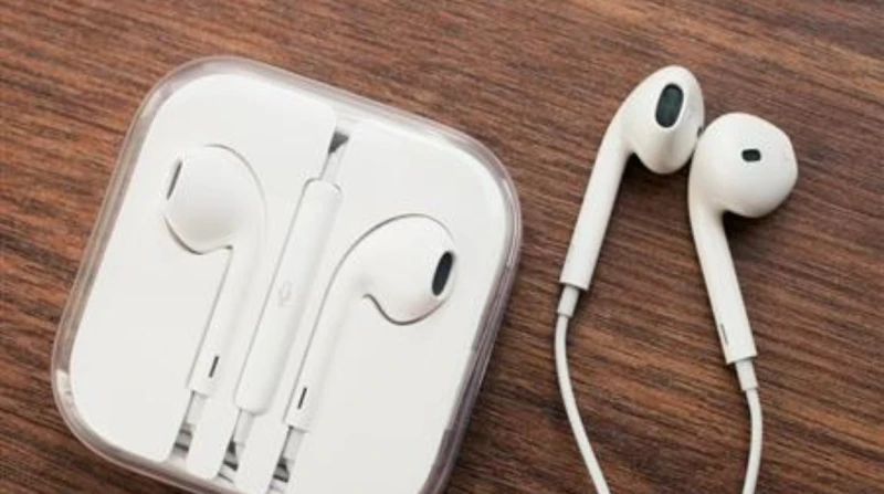 رفيق يومي.. تحذير من الاستخدام الطويل لسماعات الرأس