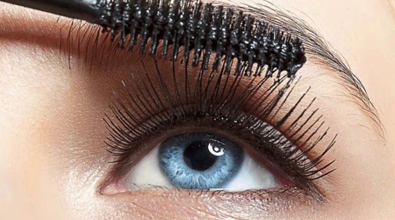 لا علاقة بالمنتج، السبب الحقيقي لتكتل الماسكارا