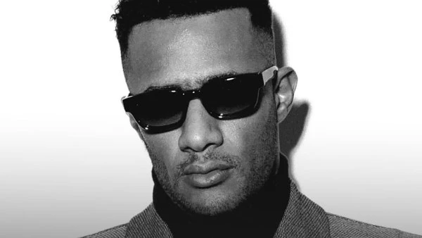 محمد رمضان يهنئ الأقباط بعيد الميلاد ويعلن مواعيد حفلاته في يناير