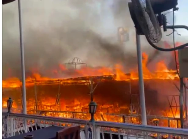 حريق ضخم التهم كافيه على كورنيش النيل في أسوان: الطف يارب