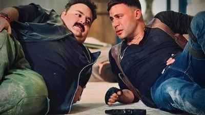 الأعلى أجرا في مواجهة الأعلى وزنا.. شيكو يمازح محمد إمام من كواليس فيلم صقر وكناريا