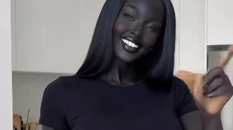 2 مليون يتابعونها.. حقيقة صادمة لحسناء تيك توك السمراء