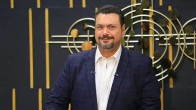 التاجر الفاشل يذم بضاعة غيره.. مراد مكرم يوجه رسالة للمنتقدين