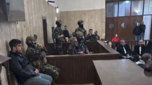 أول ظهور في المحكمة .. صور متداولة لـ فضل شاكر تثير تفاعلاً كبيرا