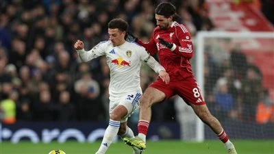 الدوري الإنجليزي الممتاز: تعادل سلبي يحسم الشوط الأول بين ليفربول وليدز يوناتيد رغم استحواذ الريدز