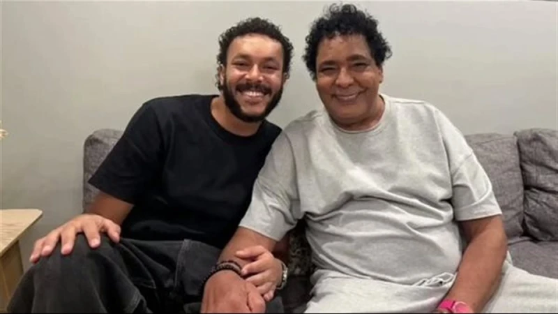 محمد منير يواصل البروفات التحضيرية لحفلته مع ويجز في دبي (صور)