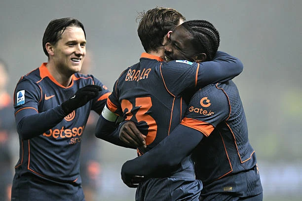 إنتر ميلان يواصل الصدارة بثنائية في شباك بارما