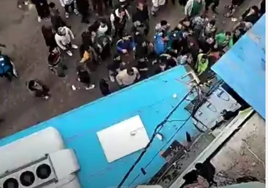 سائق اتوبيس مسطول دخل بالاتوبيس المحل : ينفع كدة يا اسكندرانية