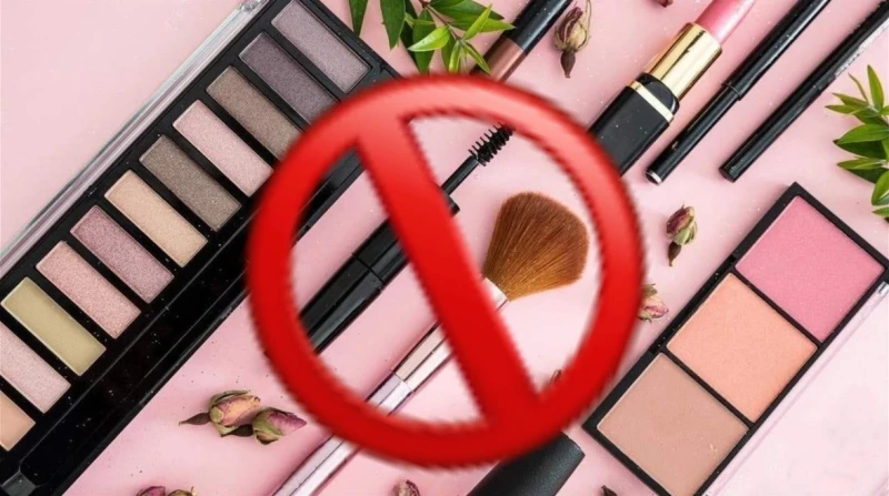 توعدت النساء بالعقوبات، الحكومة السورية تحظر وضع الماكياج ومستحضرات التجميل