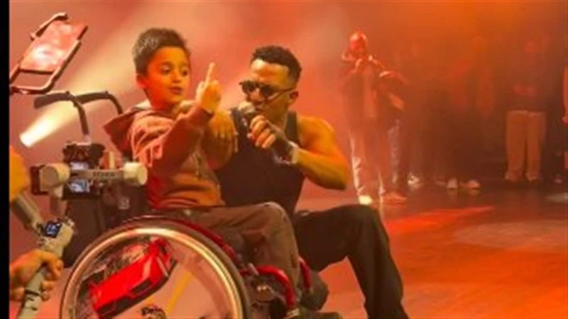 محمد رمضان يخطف القلوب بموقف إنساني في حفله بهولندا