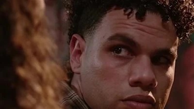 مسلسل ميدتيرم الحلقه 30.. ملك تعترف بحبها ليزن ومشهد مؤثر بين تيا ونعومي بعد التعافي