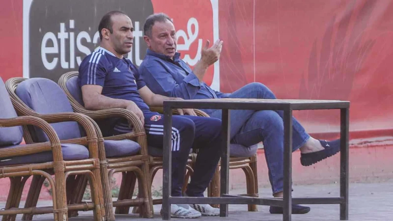 الأهلي على صفيح ساخن.. حرب صفقات بين الخطيب وعبد الحفيظ