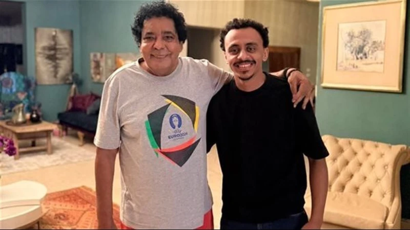 "بحبك حب مش عادي"..كزبرة يجتمع بالكينج محمد منير ويوجه له رسالة مؤثرة