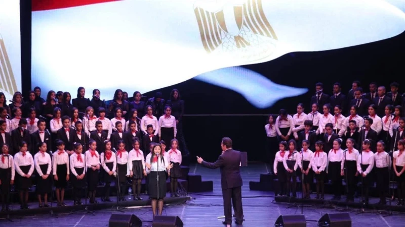 مواهب الأوبرا تحتفل بعيد الشرطة وثورة يناير على المسرح الصغير