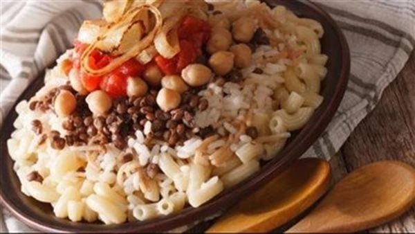 بعد إدراج اليونسكو له فى التراث، طريقة عمل الكشري المصري فى حلة واحدة