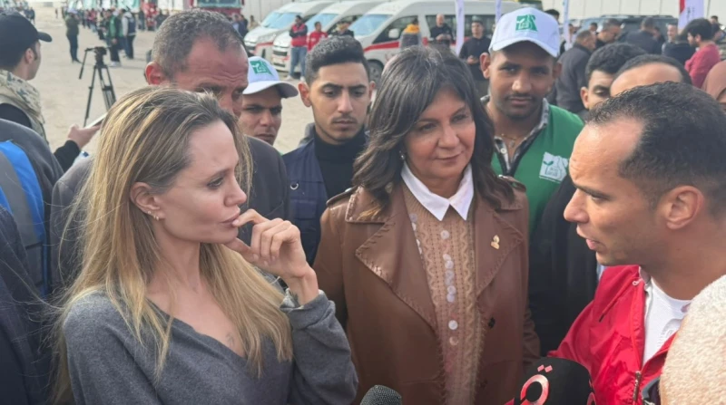 أنجلينا جولي، نجمة عالمية تحمل رسالة إنسانية بلا حدود