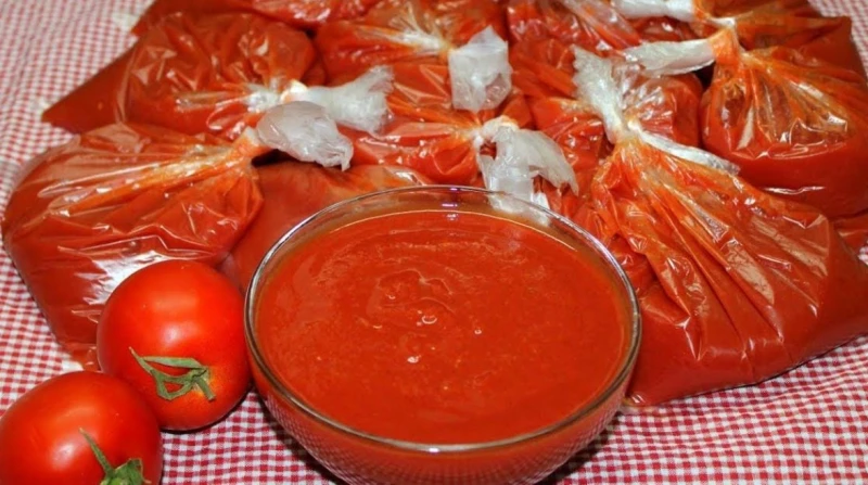 لـ"الست الشاطرة"، الطرق الصحيحة لتخزين الطماطم في تفريزات رمضان 2026