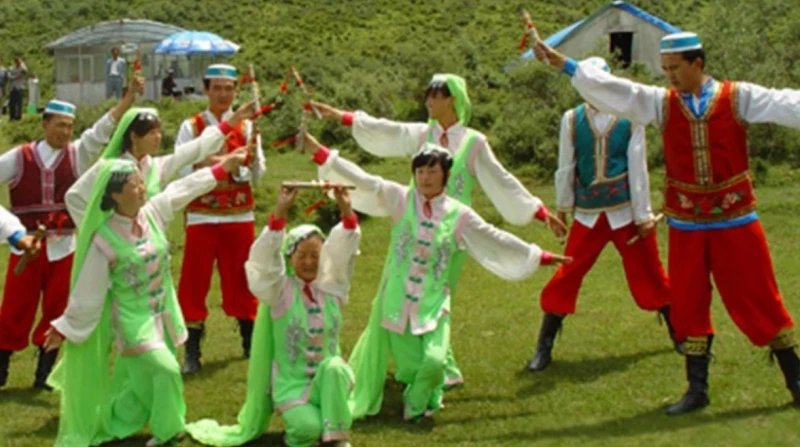 جلد والد العروس، طقوس زفاف غريبة بين مجموعة عرقية في الصين