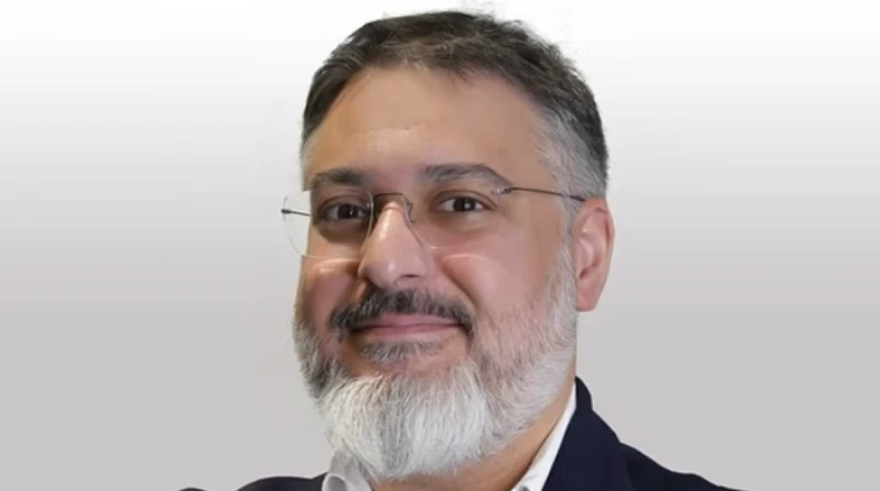 البعض وصل للبتر، جراح شهير يلحق الضرر بـ100 طفل بعد عمليات فاشلة