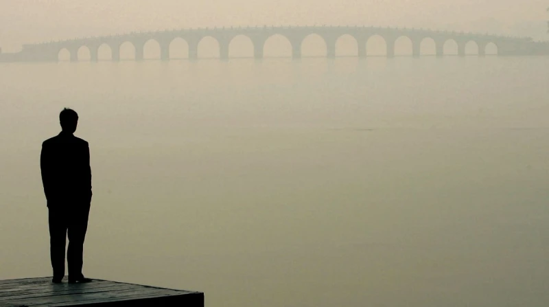 ليس الحظ وحده.. دراسة تشرح أسباب استمرار العزوبية بين الشباب