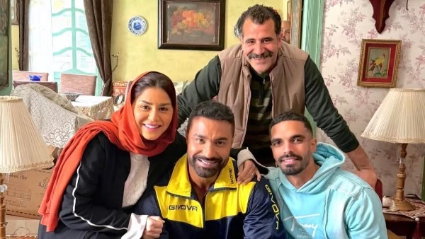 وننسى اللي كان.. منة فضالي تظهر بالحجاب