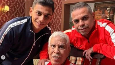 حفيد حسن شحاتة ينفي شائعات وفاة جده ويطمئن الجمهور على صحته.. صور