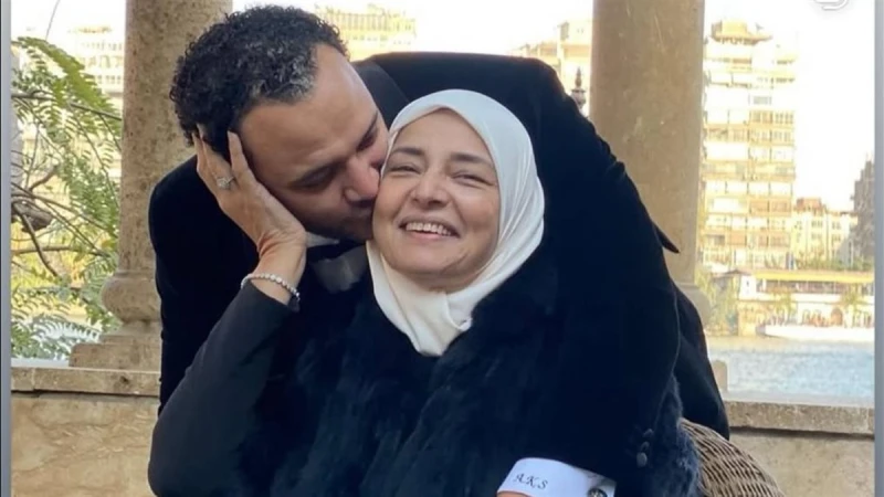 «يا روح الروح».. أحمد خالد صالح يحيي ذكرى وفاة والدته برسالة مؤثرة