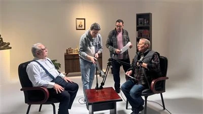 بعد شائعة وفاته.. أحدث ظهور لـ إبراهيم عيسى في بودكاست ولقاء إذاعي