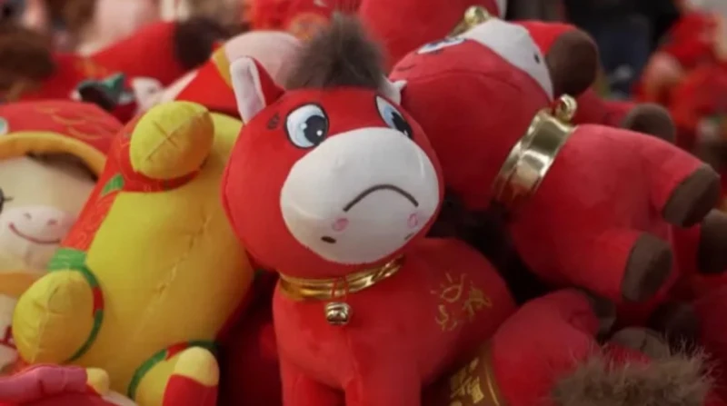 الحصان الباكي، غلطة عامل تنعش أسواق الجملة الصينية بالصدفة