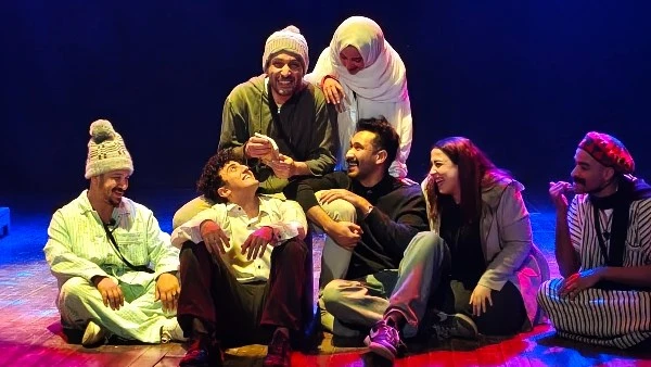 لسه فاكر … عرض إنساني يحصد تفاعلًا جماهيريًا على مسرح نهاد صليحة