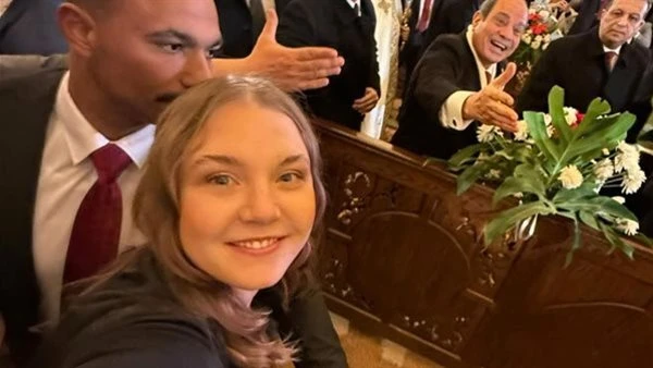 أوكرانية توثق لحظة مصافحة الرئيس السيسي في قداس عيد الميلاد وتعبر عن سعادتها "فيديو"