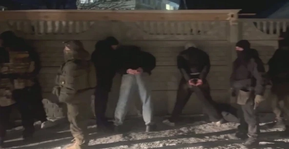 طلاب مصريين اتقبض عليهم في روسيا عشان هددوا طلاب لبنانيين بالقتل : ليه يابني كدة انت وهو