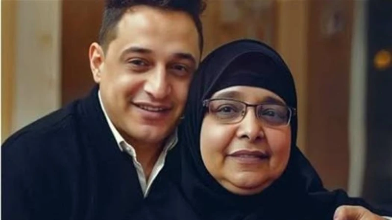 وصول جثمان والدة رضا البحراوي إلى طنطا استعدادا لتشييع الجنازة