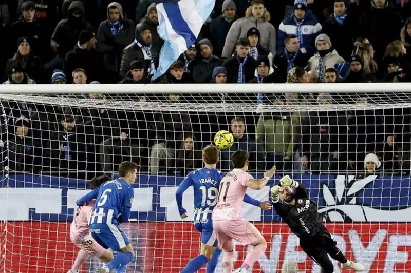 ريال أوفييدو وألافيس حبايب في الدوري الإسباني