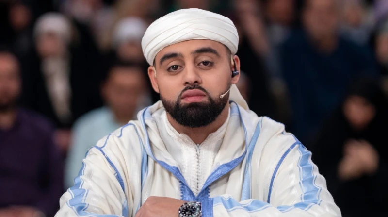 "أمنيتي الحصول على الجواز المصري".. أبرز المعلومات عن القارئ البريطاني ضيف "دولة التلاوة"