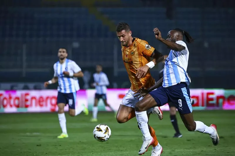 بيراميدز يعود بنقطة التعادل من ملعب نهضة بركان