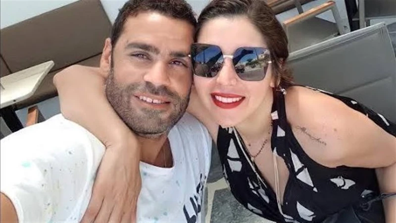 بعد مفاجأة إيمان الزيدي.. كيف بدأت قصة حب محمد عبد المنصف ولقاء الخميسي؟