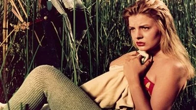 اترفدت.. سر عقدة نادية لطفي من الفساتين الحمراء