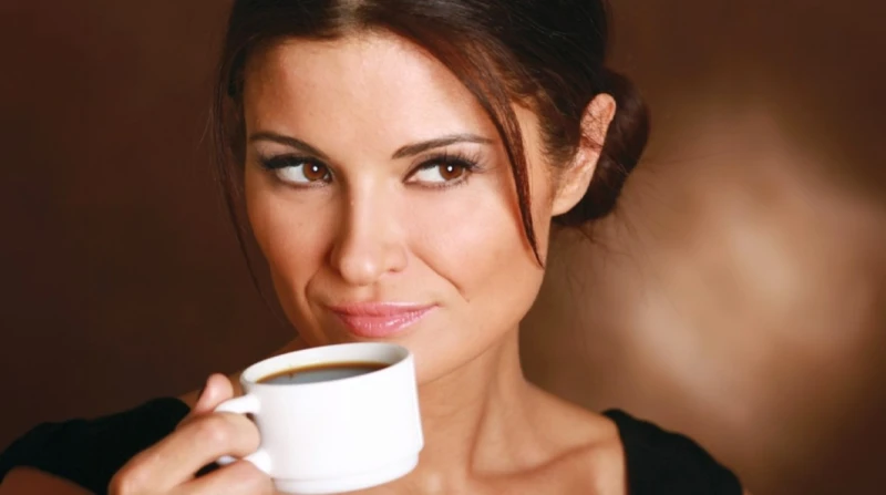 إكسير الشباب، 4 فناجين قهوة تحمي البشرة من الشيخوخة المبكرة