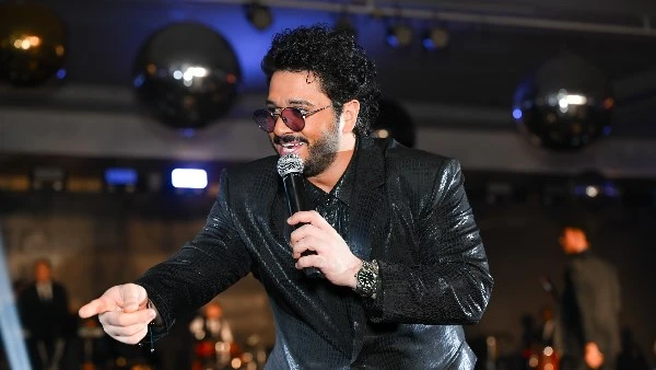 مصطفى حجاج يفتتح رأس السنة بحفل كامل العدد فى القاهرة الجديدة.. صور