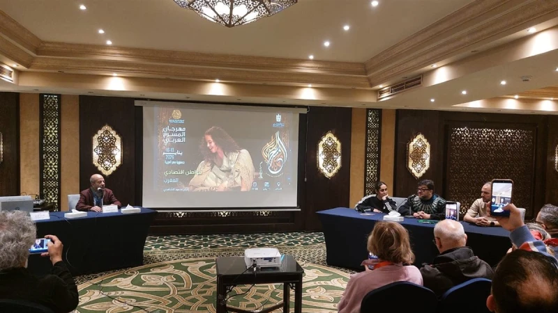 مواطن اقتصادي.. عرض رمزي معاصر يناقش قضايا الوطن في مهرجان المسرح العربي