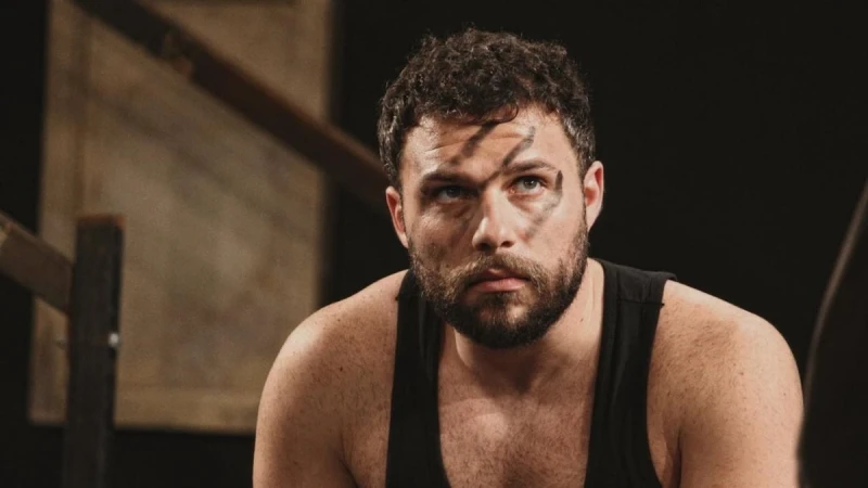 جلال مروان الشعار يحصد الأضواء في مهرجان المسرح العربي بمصر