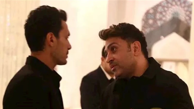 تامر حسين يواسي أحمد إبراهيم في وفاة والده ويشارك العزاء بالتجمع الخامس