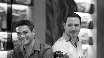 تفتكروا متجمعين ليه؟.. آسر ياسين يروج لعمل فني جديد مع ظافر العابدين| صورة