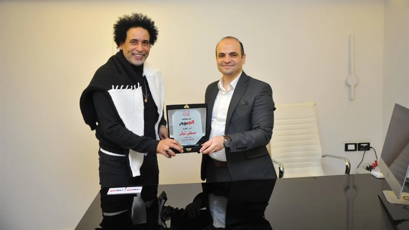 مصطفى شوقي يحتفل بالعام الجديد مع "افاق عربية"