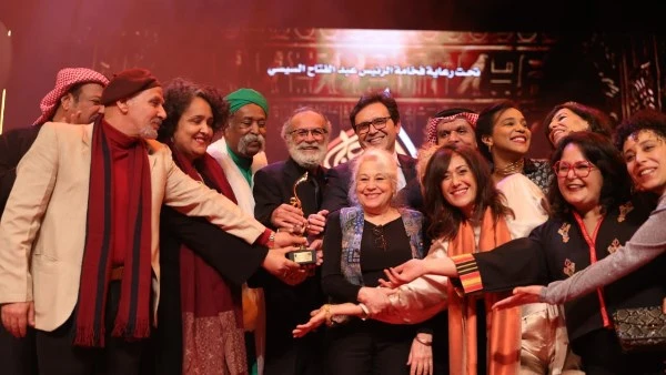 الهاربات يفوز بالمركز الأول ..وزير الثقافة يسلم جوائز مهرجان المسرح العربي