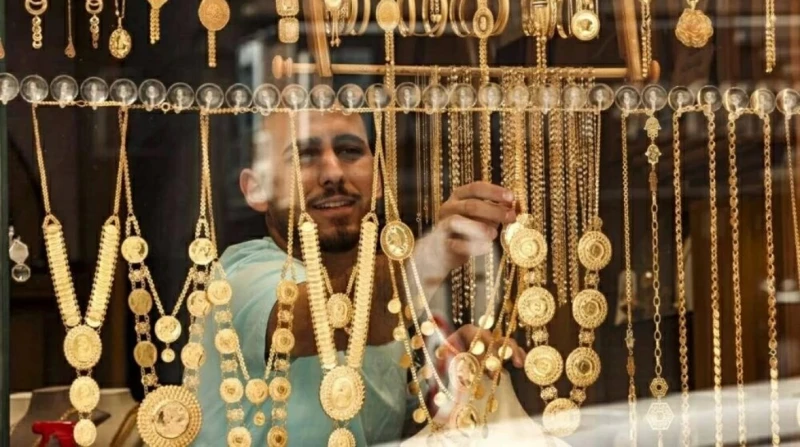 الذهب يواصل تحطيم مستوياته التاريخية.. عيار 21 يقفز 80 جنيهًا