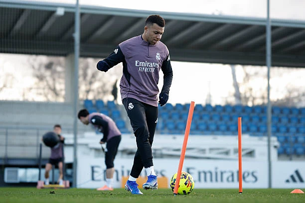 ركبة مبابي تعكّر مزاج الملكي قبل السوبر