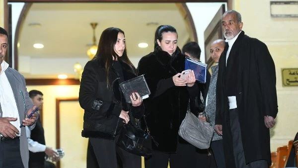 دنيا وإيمي سمير غانم في عزاء شقيق شيرين| صور