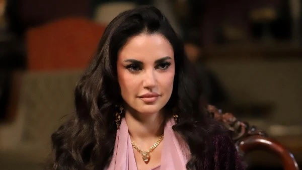 درة تشارك جمهورها بصور من كواليس مسلسل علي كلاي | شاهد